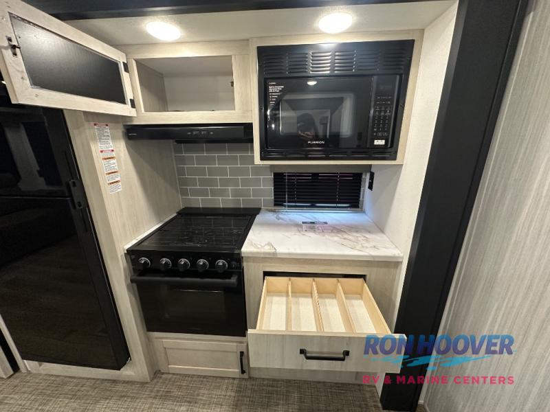 2026 PALOMINO 31RLQS - Image 29