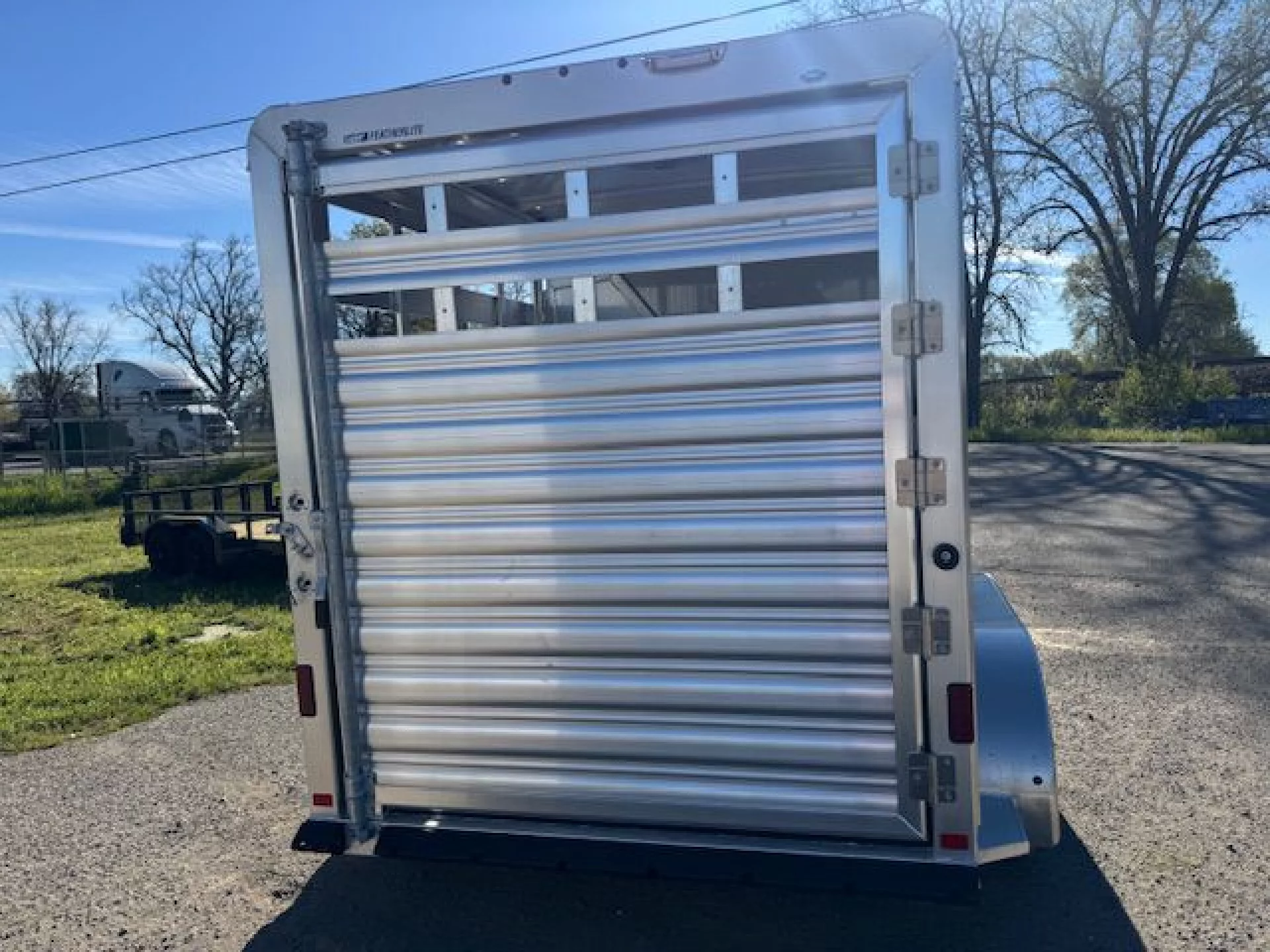 2026 FEATHERLITE FEATHERLITE 9651 2 HORSE SLANT PACKAGE B - Image 5