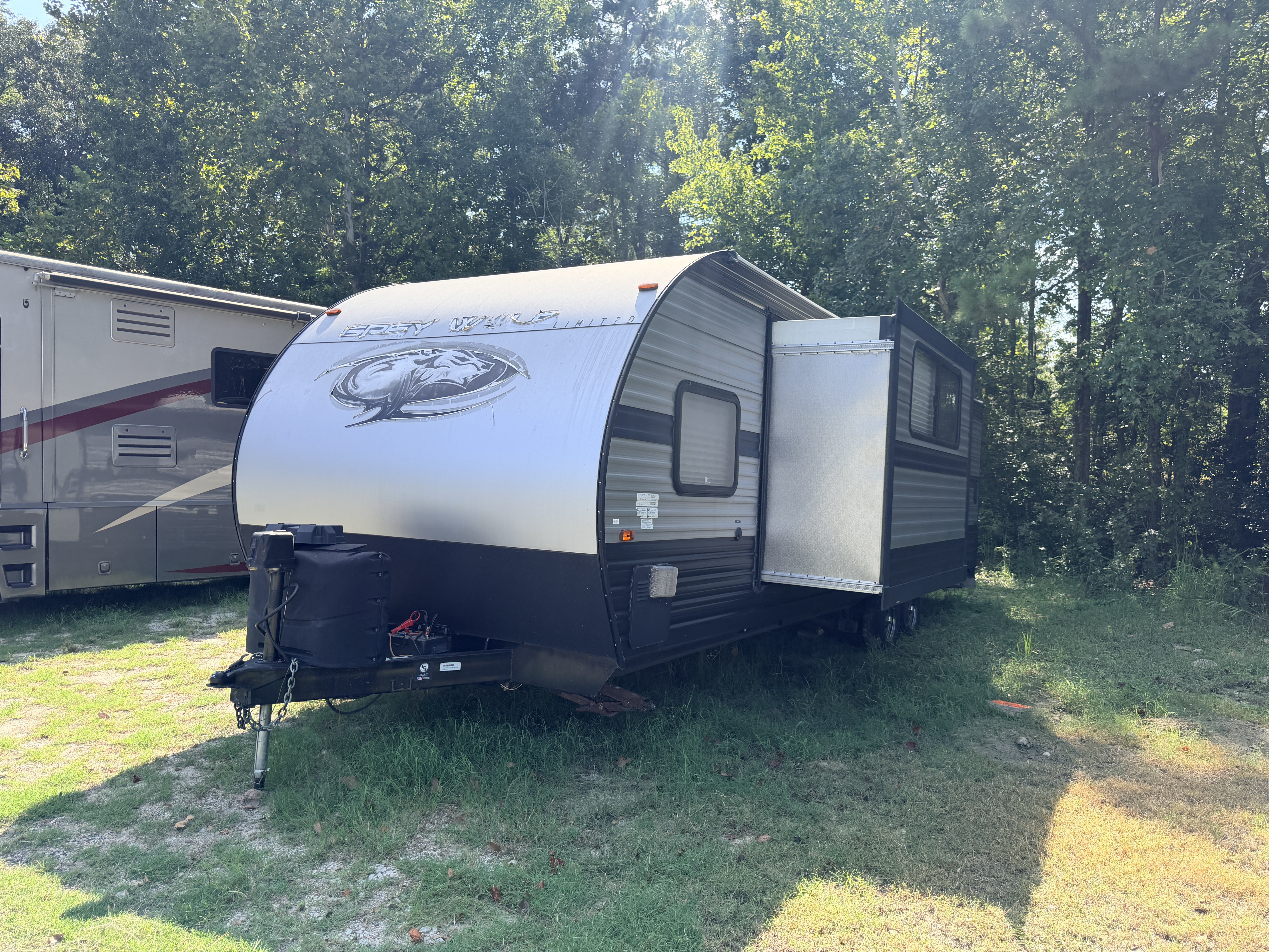 2020 Forest River Cherokee Grey Wolf 27RR - Image 3