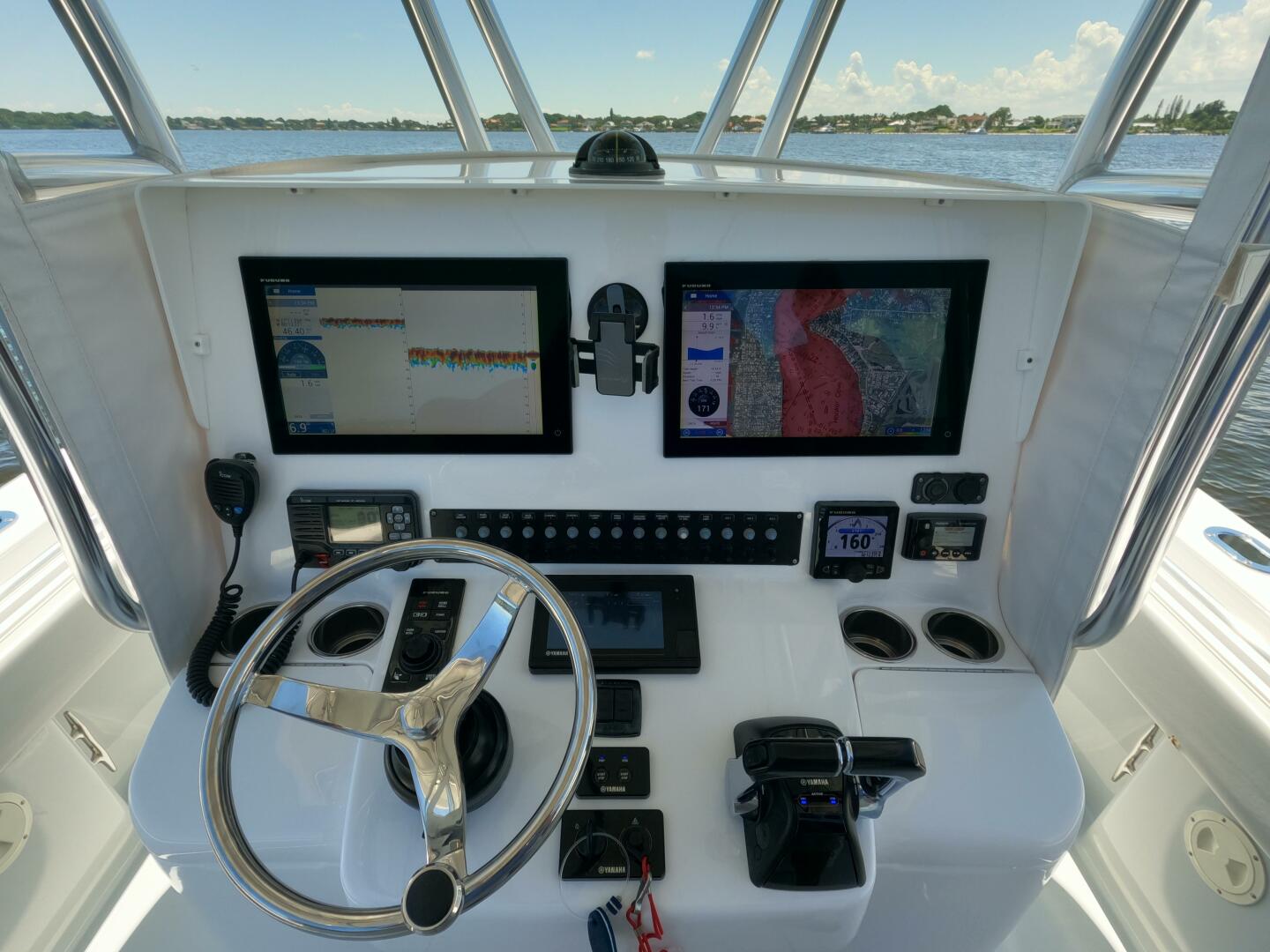 2018 Contender 32 ST - Image 18