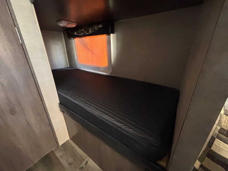 2017 Pacific Coachworks Might Lite 16BB - Image 9