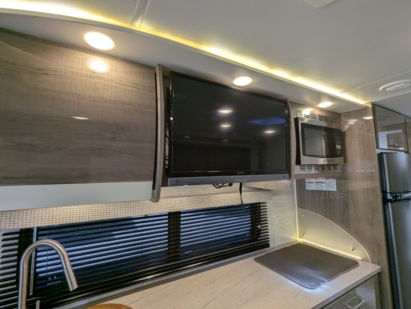 2024 Entegra Coach Qwest 24R - Image 20