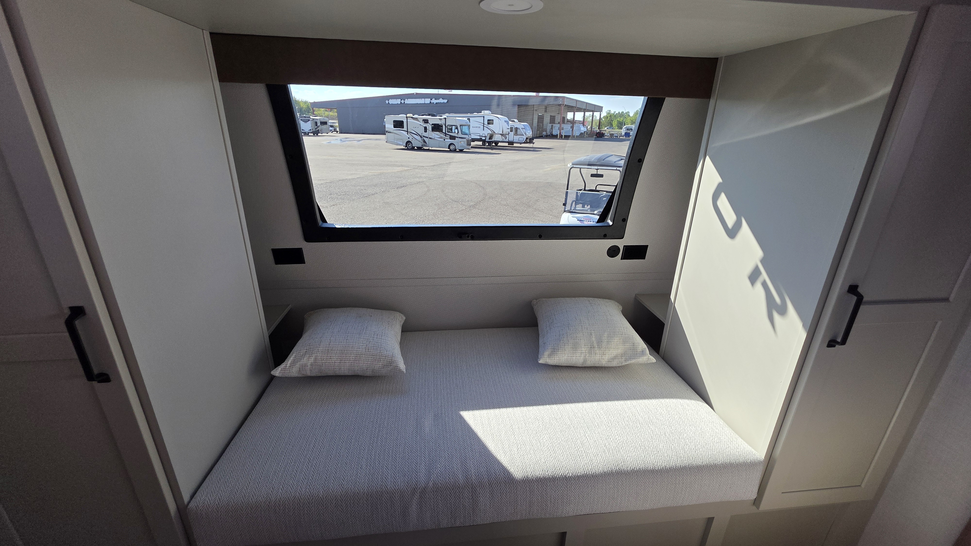 2027 VENTURE RV SPORTTREK 272VRK - Image 20