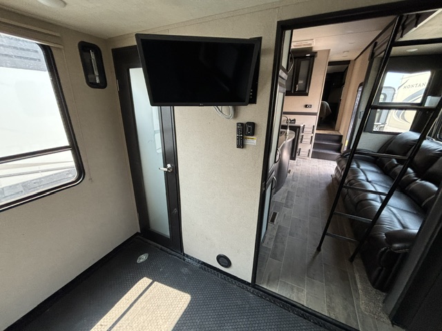 2018 Dutchmen Voltage Triton 3551 - Image 30
