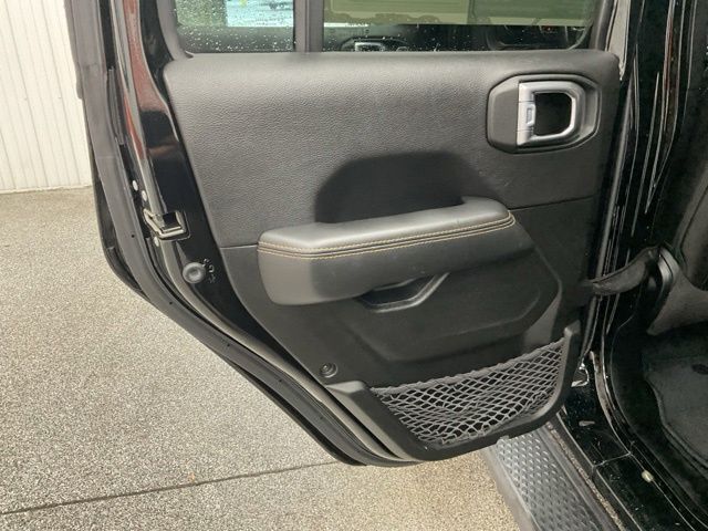 2022 Jeep Gladiator Crew Cab High Altitude 4WD - Image 21