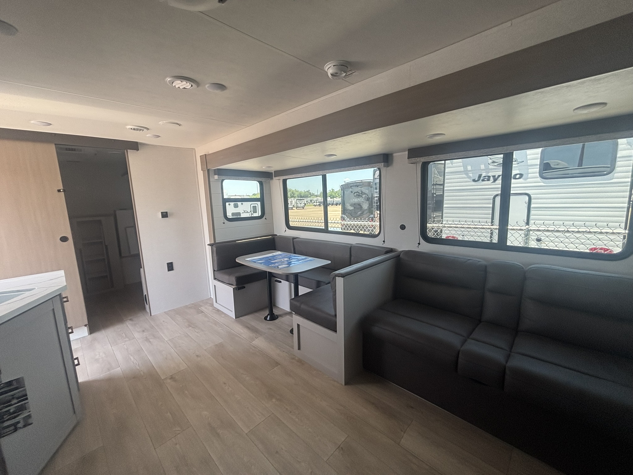 2027 JAYCO JAY FLIGHT 295TBS - Image 18