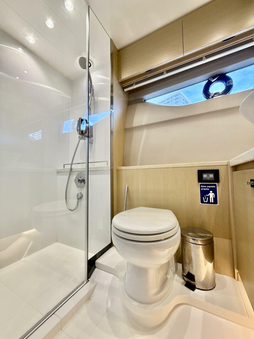 2017 Princess V58 - Image 30