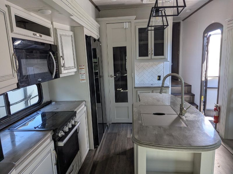 2023 Keystone Cougar East 316RLS - Image 6