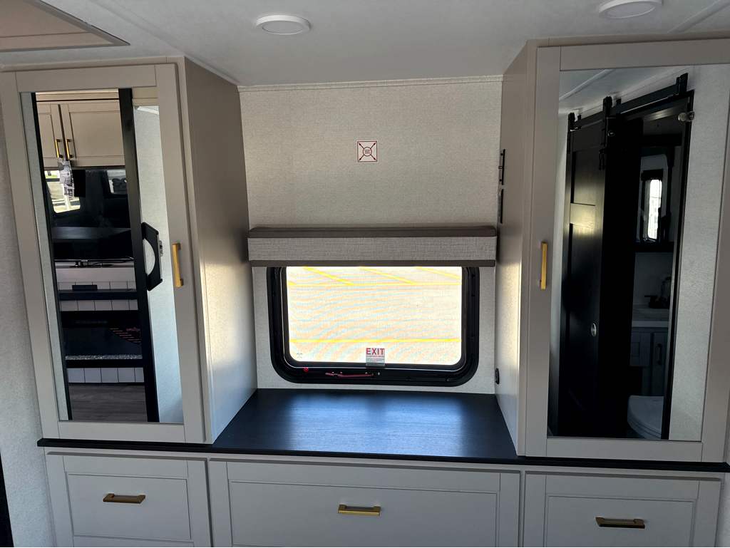 2027 JAYCO NORTH POINT 375TBDB - Image 16