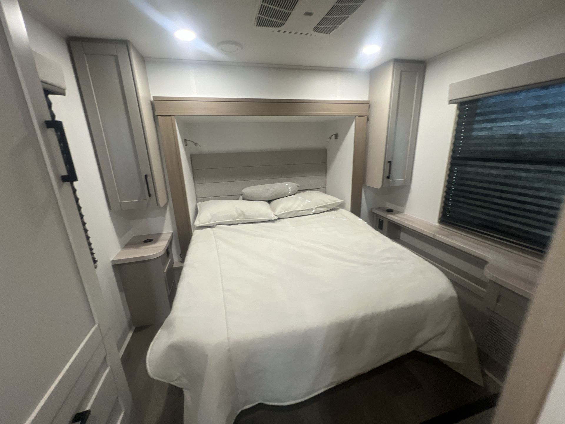 2027 Entegra Coach Odyssey 30Z - Image 26