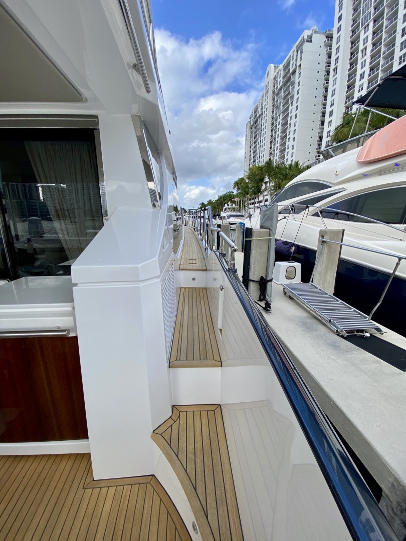 2018 Azimut Flybridge - Image 11