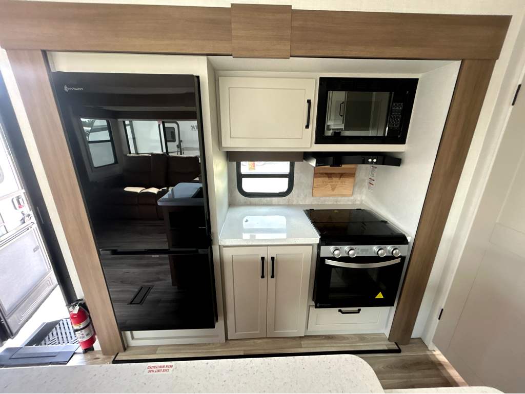 2027 VENTURE RV SPORTTREK 333VIK - Image 16
