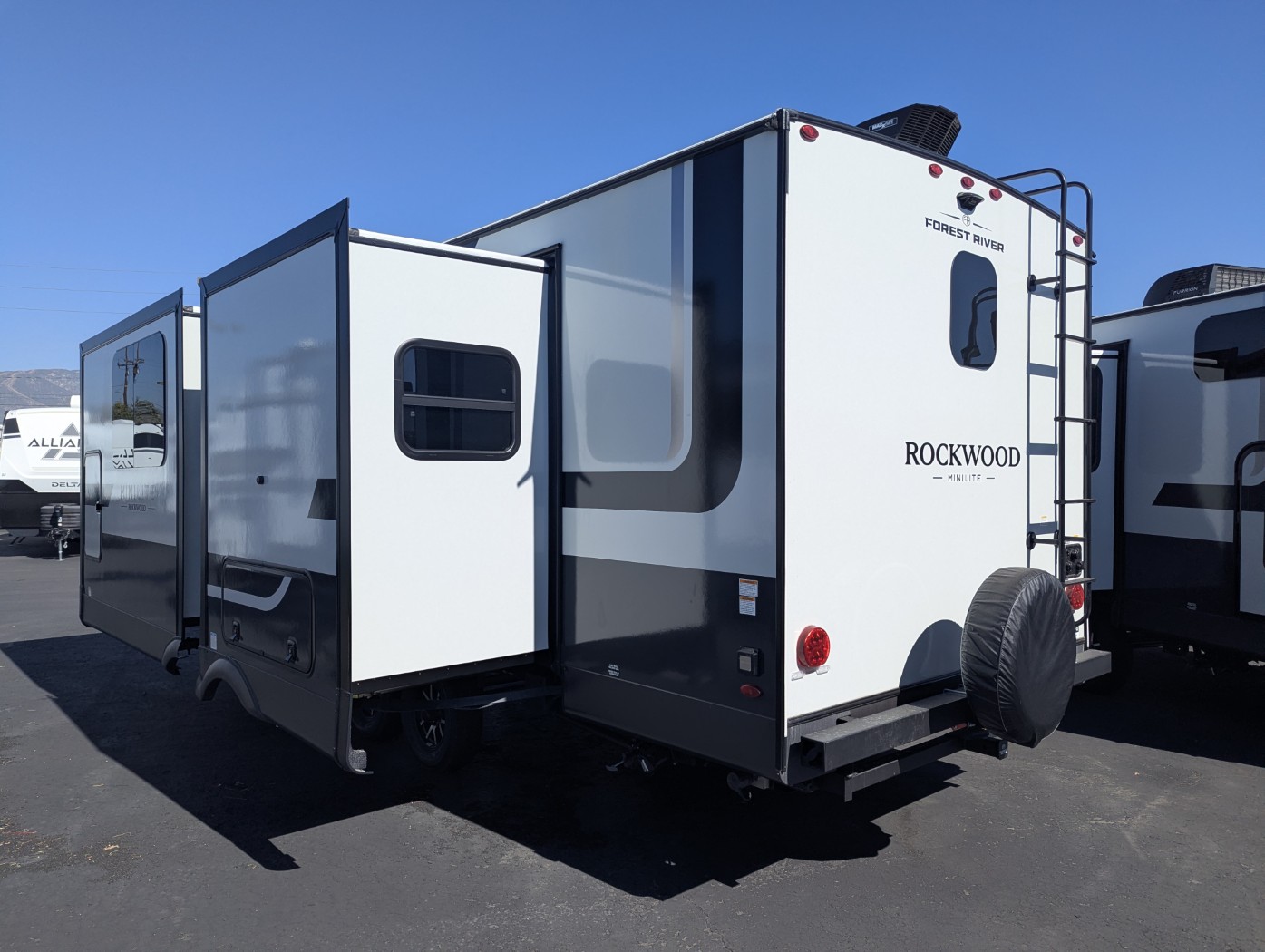 2027 Forest River Rockwood Mini Lite 2523MBR - Image 4