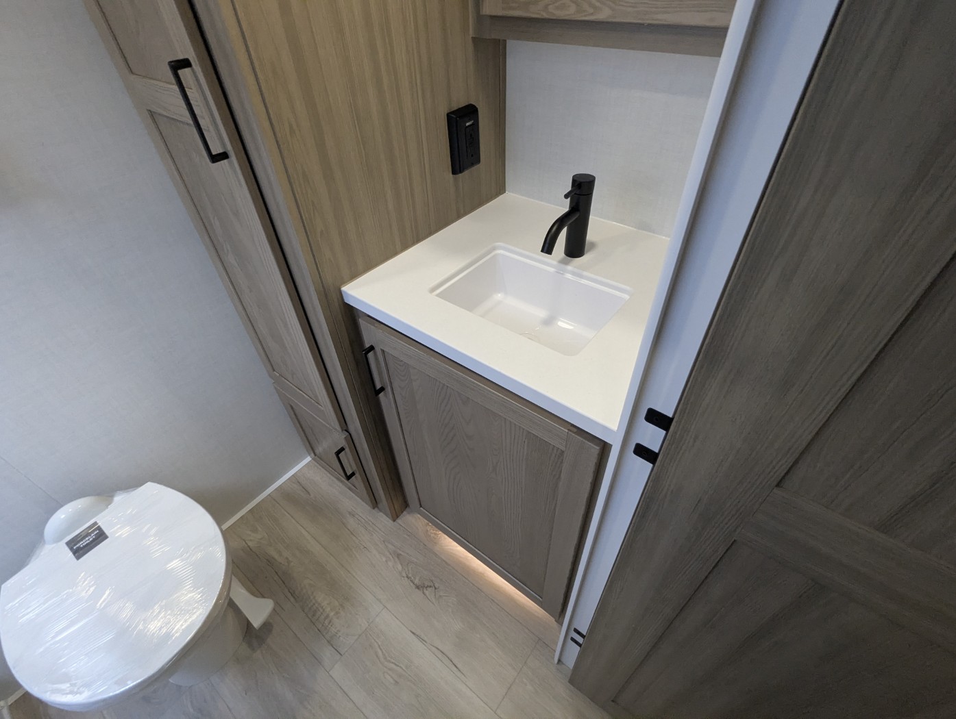 2027 Forest River Rockwood Mini Lite 2213S - Image 28