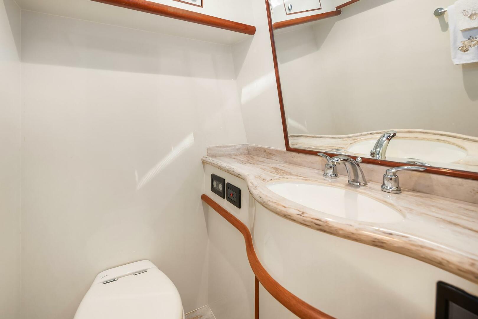 2014 Hampton 720 Skylounge LRC - Image 69