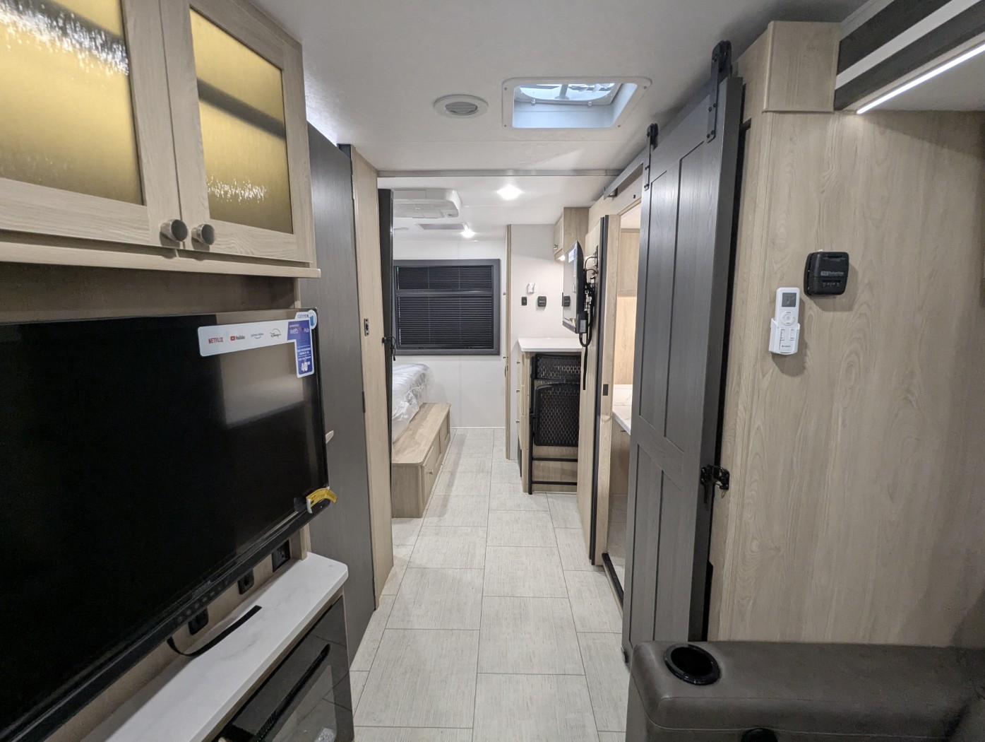 2026 Coachmen Entourage 340BH - Image 22