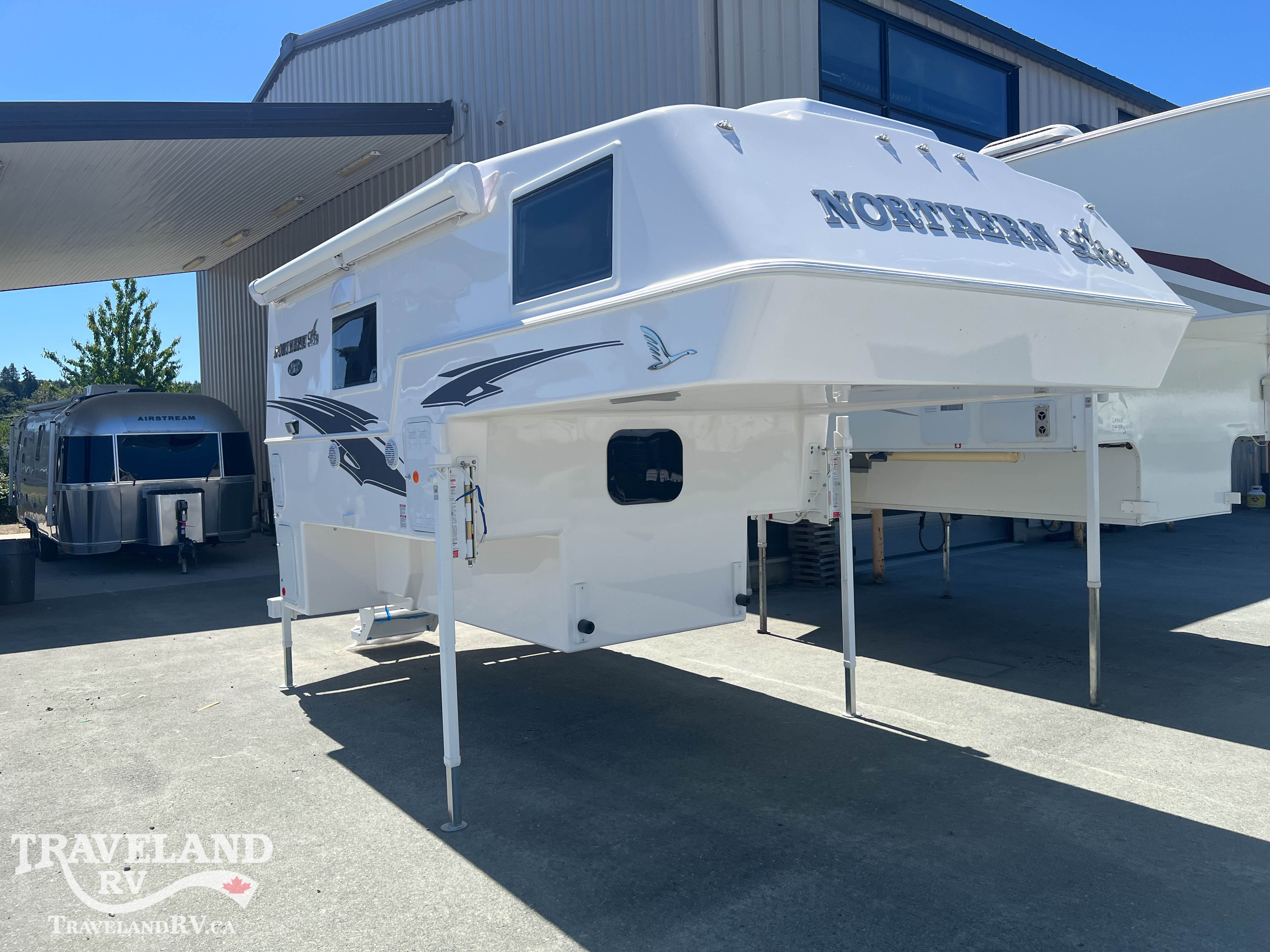 2027 NORTHERN LITE LIMITED EDITION 8-11EX LE WB - Image 1