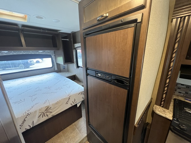 2017 Thor Motor Coach Chateau 28Z - Image 19