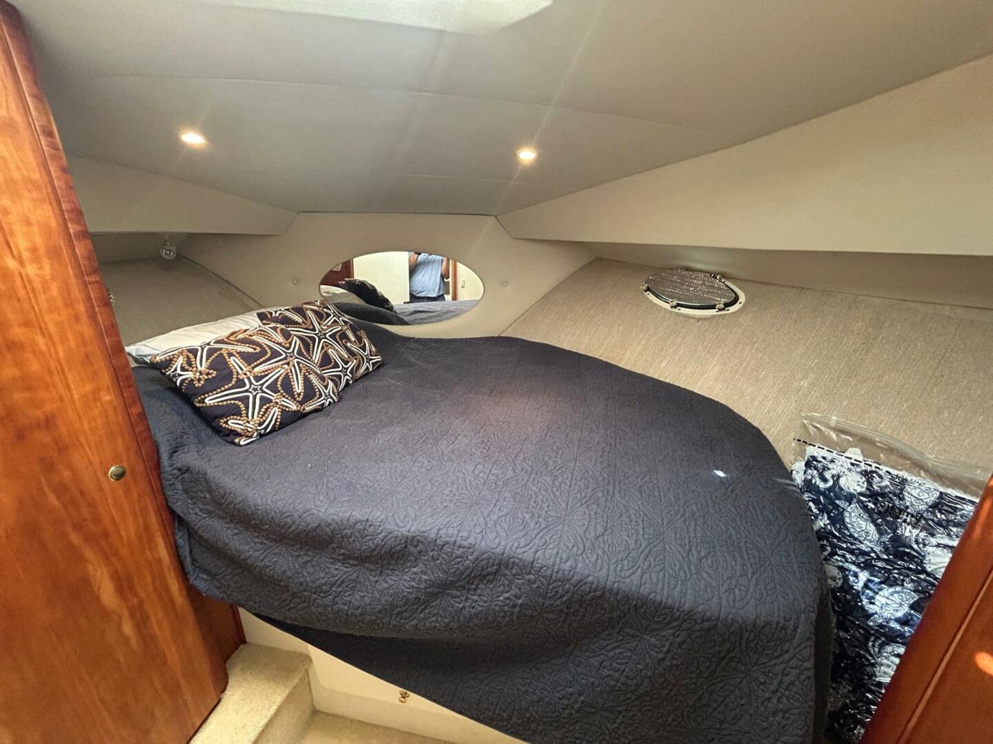 2000 Silverton 352 Motor Yacht - Image 28