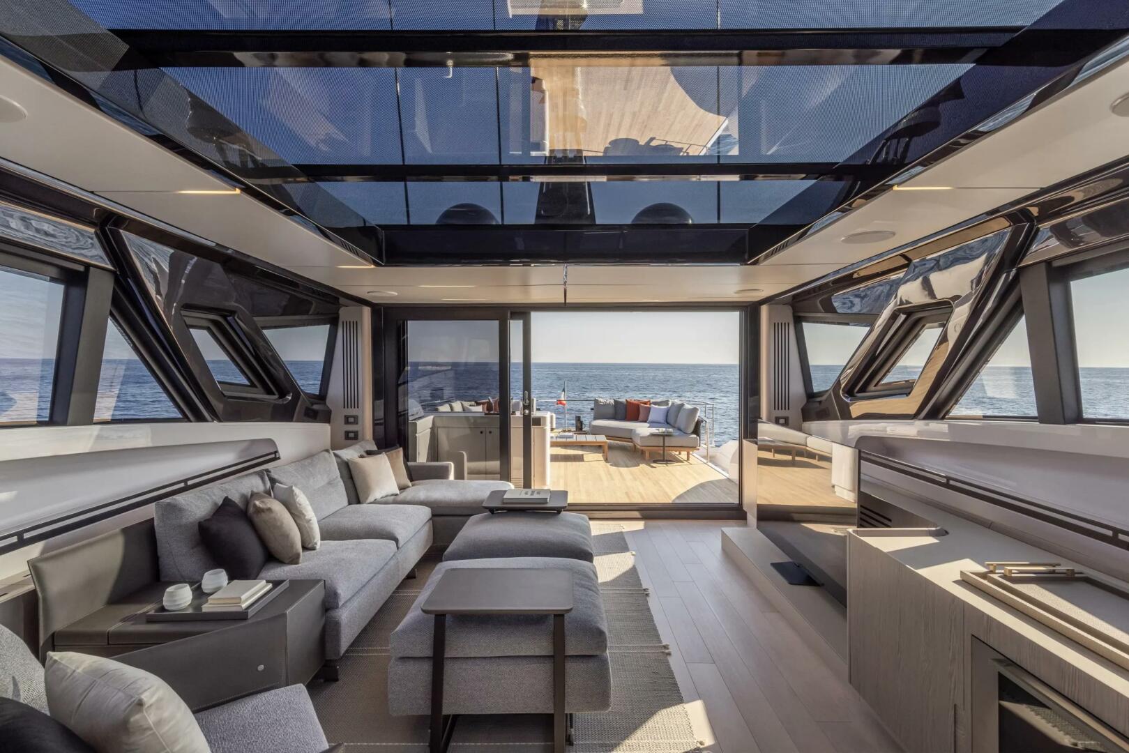 2022 Ferretti Yachts Skydeck - Image 9