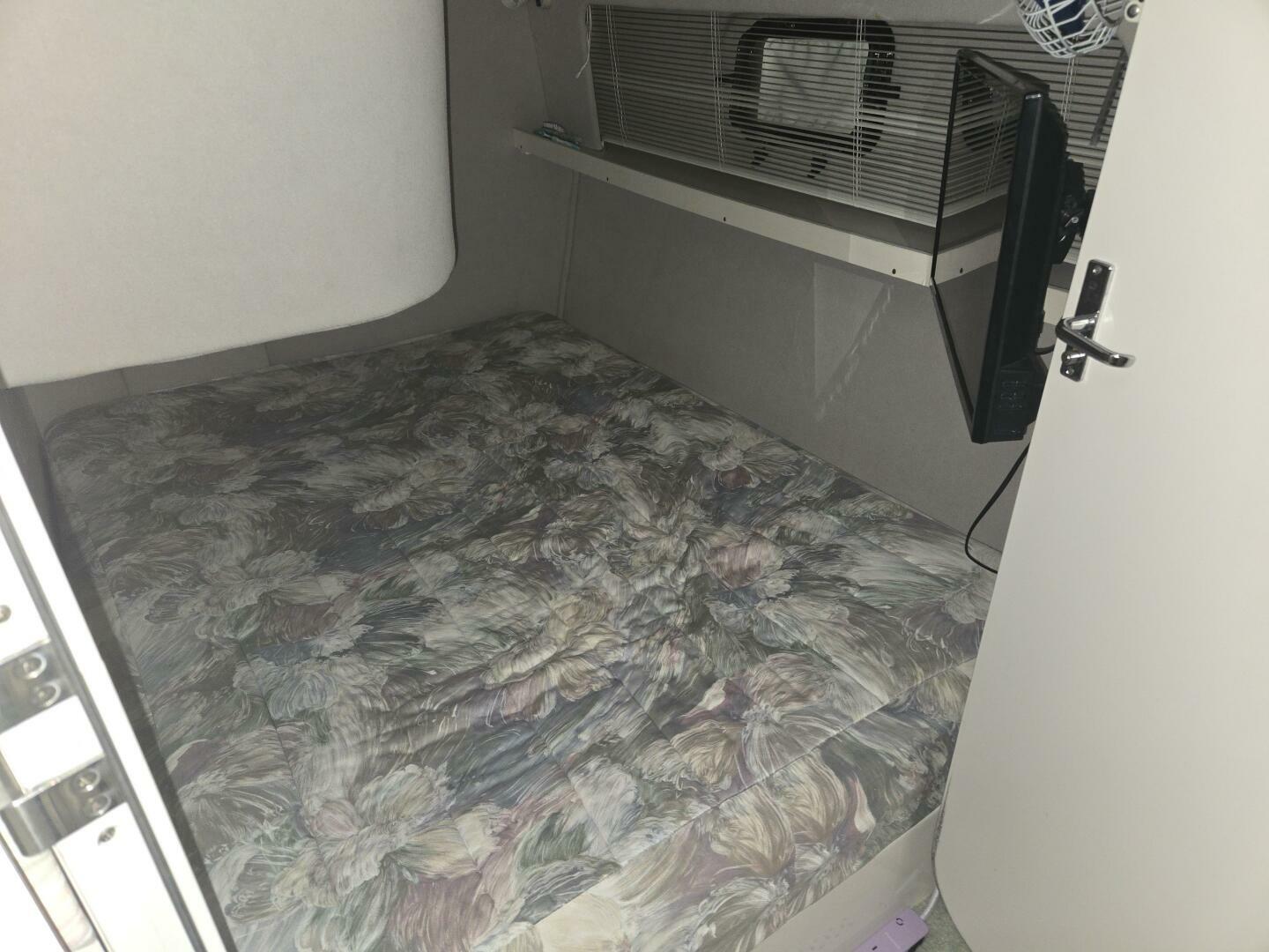 1994 Cruisers Yachts 3380 - Image 7