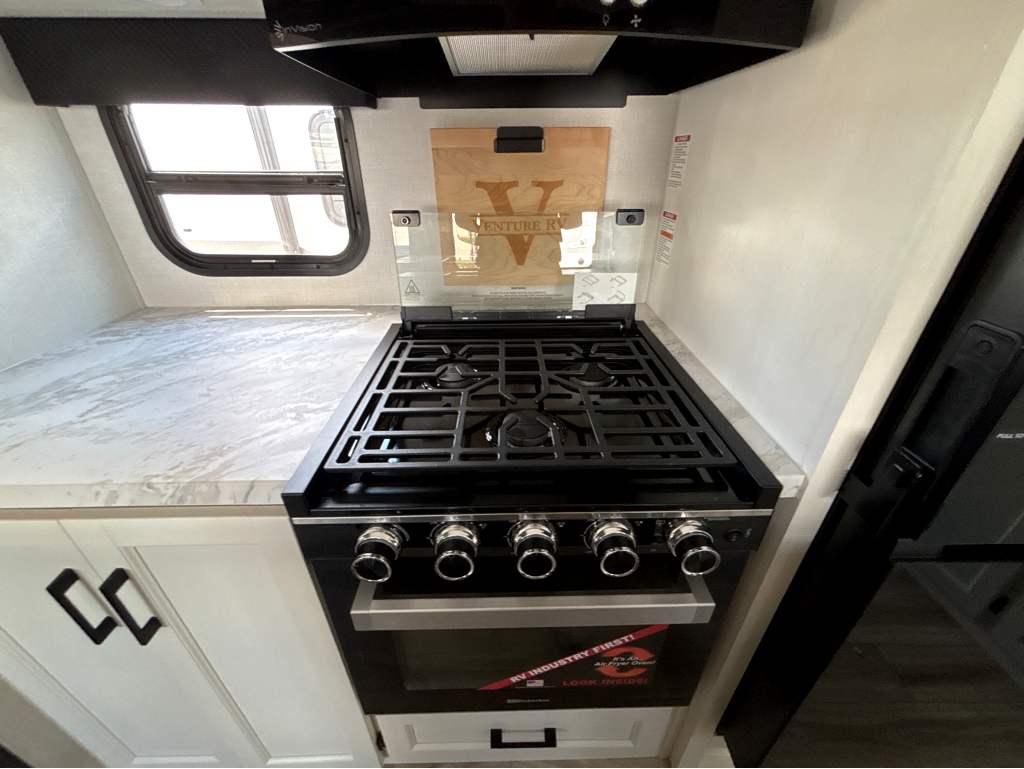 2026 VENTURE RV SPORTTREK 327VIK - Image 15