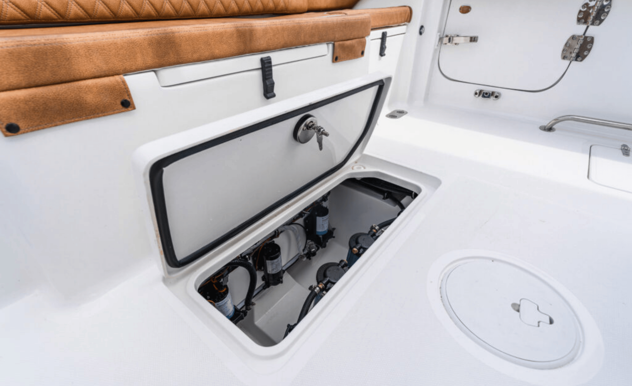 2027 SEA HUNT ULTRA 305SE - Image 18