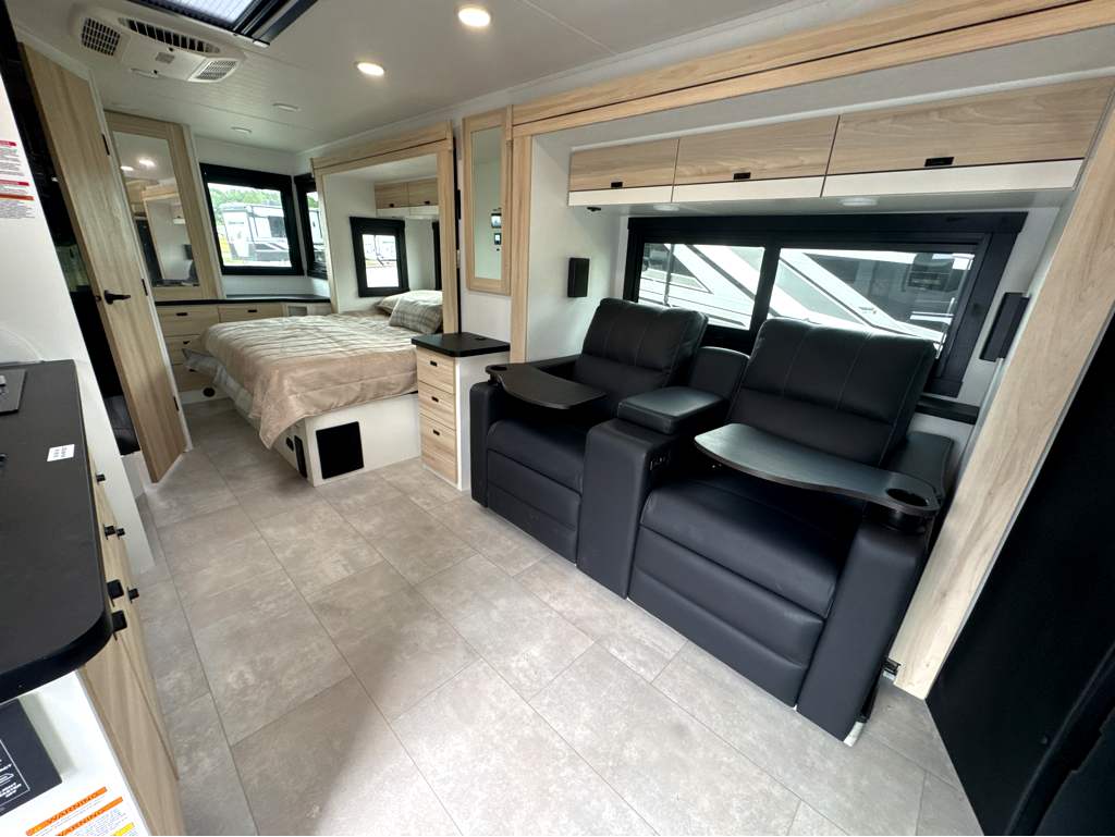 2027 JAYCO MELBOURNE PRESTIGE 25LP - Image 9