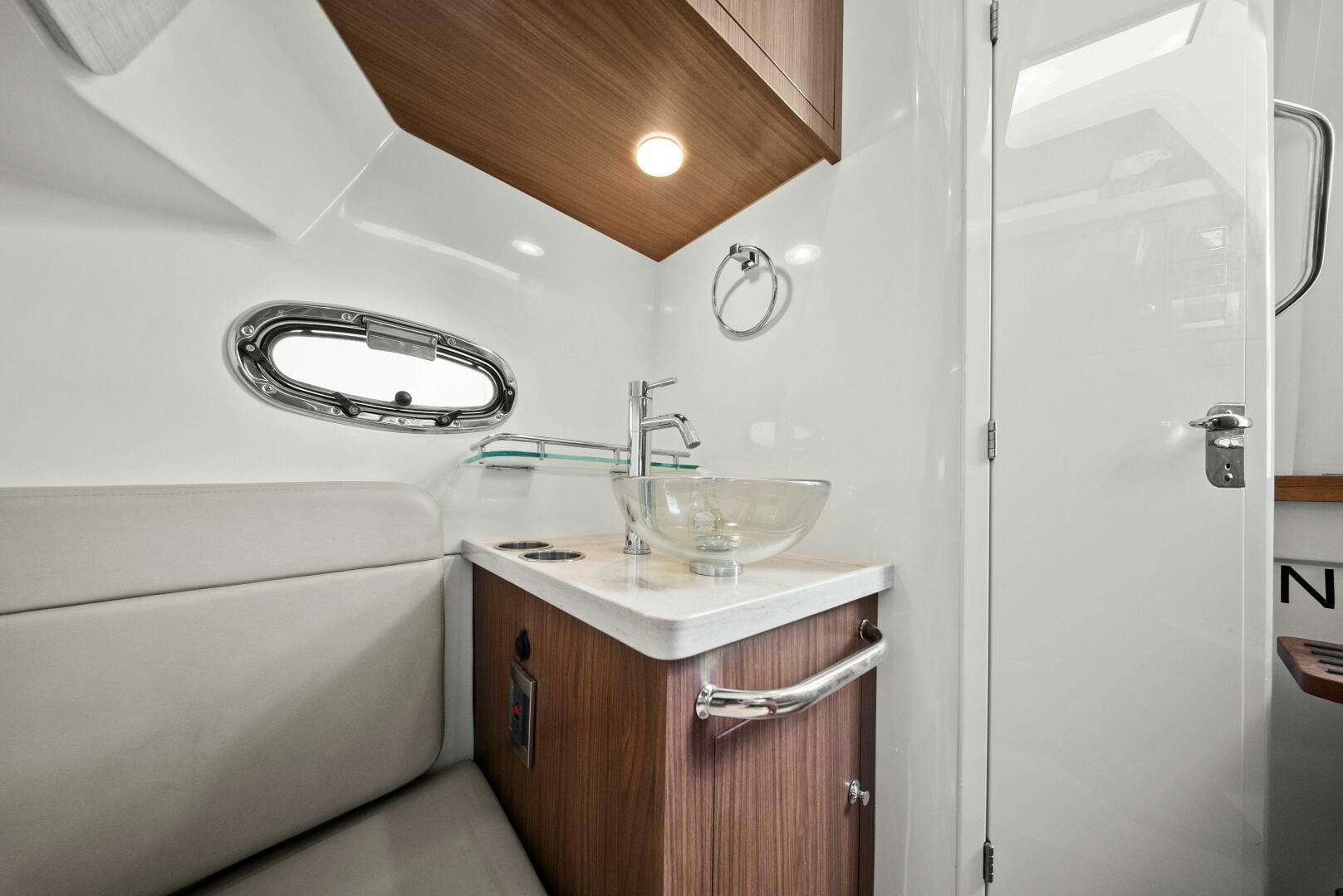 2019 Boston Whaler 380 Outrage - Image 17