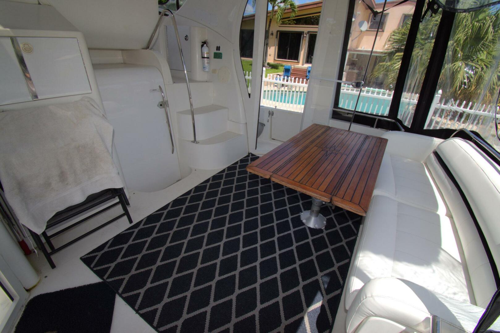2005 Carver 444 Cockpit Motor Yacht - Image 14