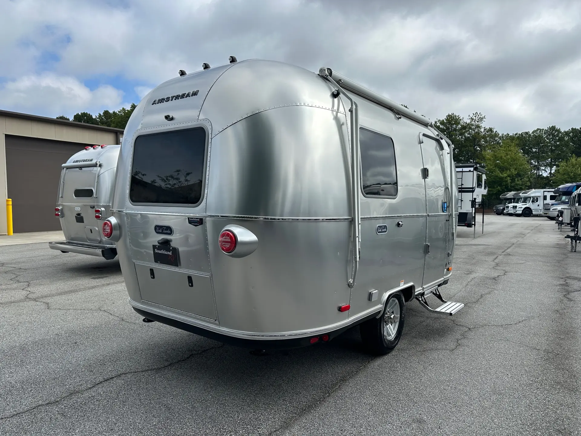 2027 Airstream World Traveler 17Rb - Image 5