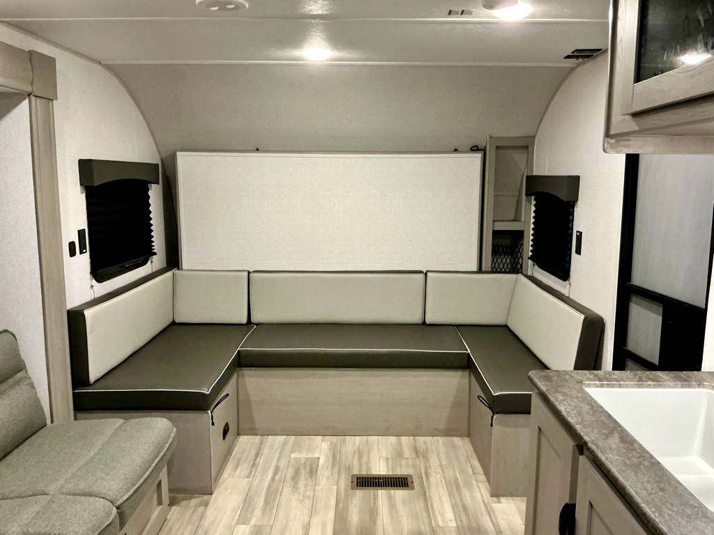 2024 COACHMEN 252DBUS - Image 7