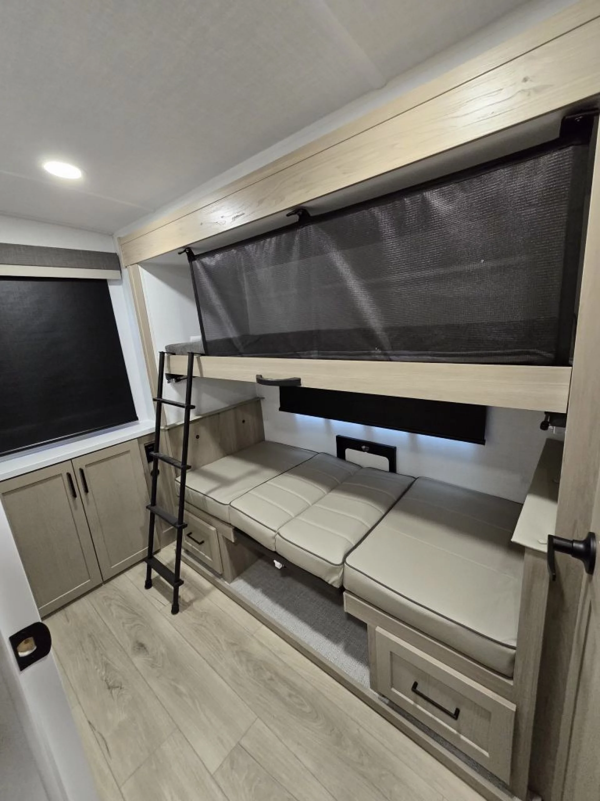 2026 FOREST RIVER ROCKWOOD MINI LITE 2519S - Image 12