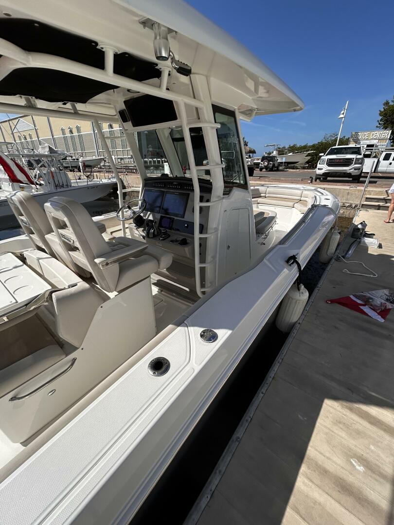 2017 Boston Whaler 330 Outrage - Image 23