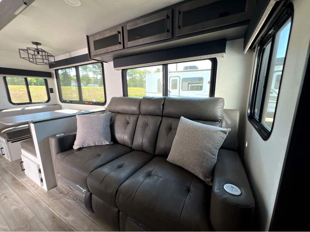 2026 VENTURE RV SPORTTREK 272VRK - Image 6
