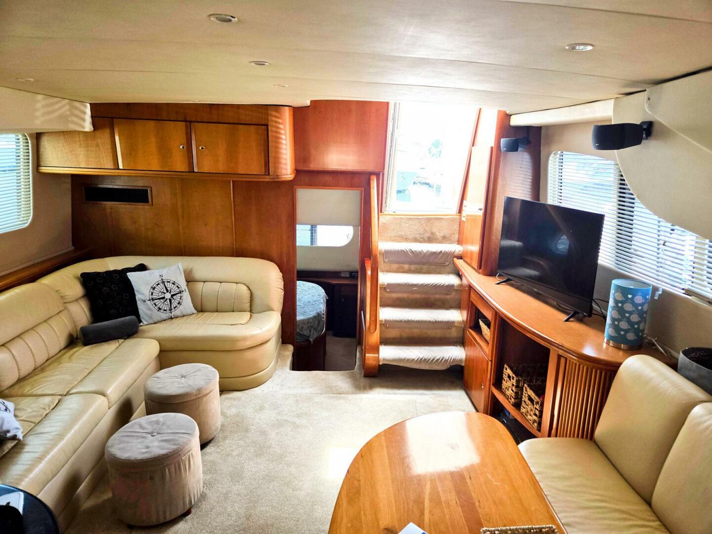 2003 Silverton 392 Aft Cabin Motor Yacht - Image 2