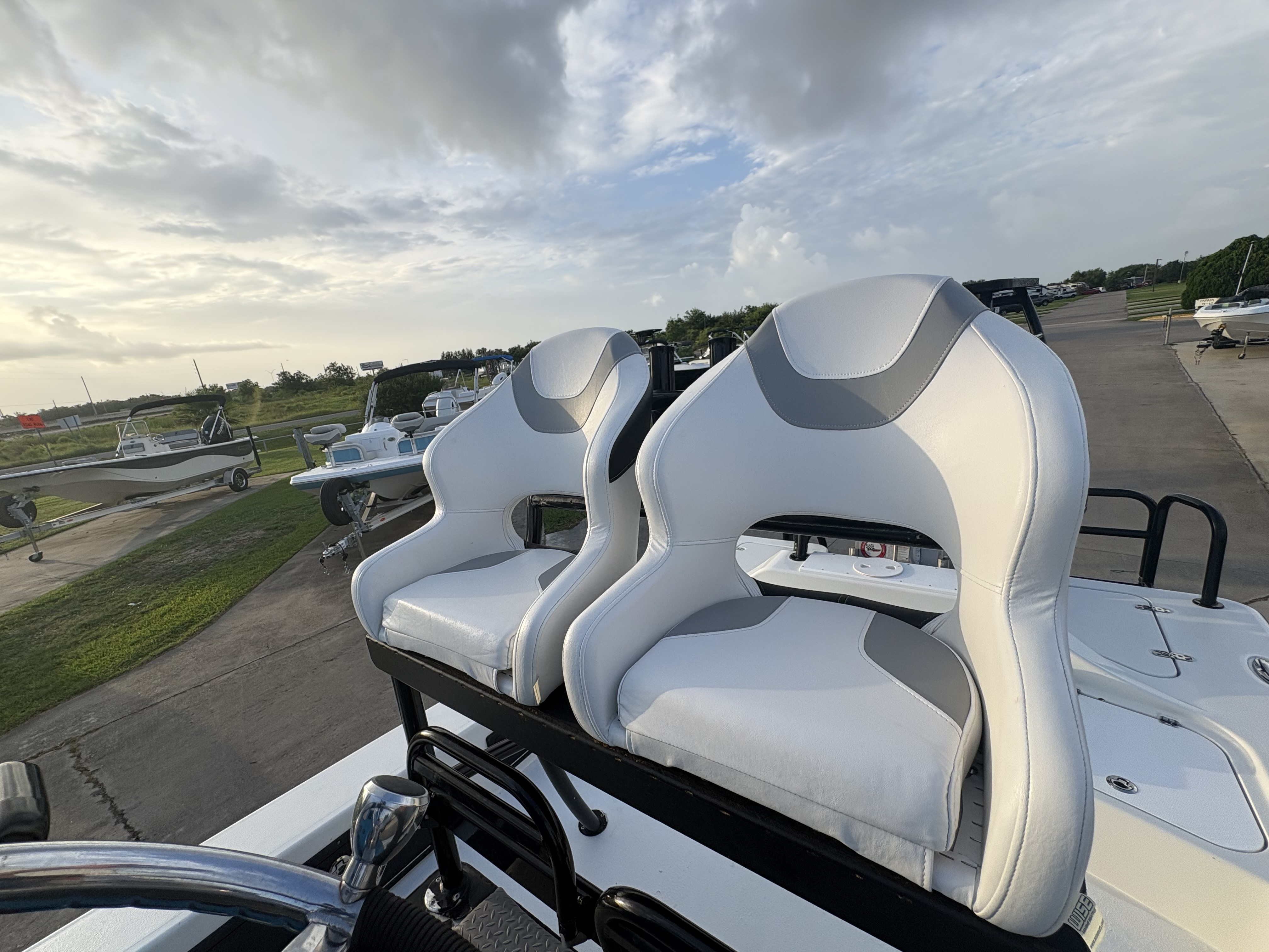 2019 TIBURON 2019 ZX25 - Image 11