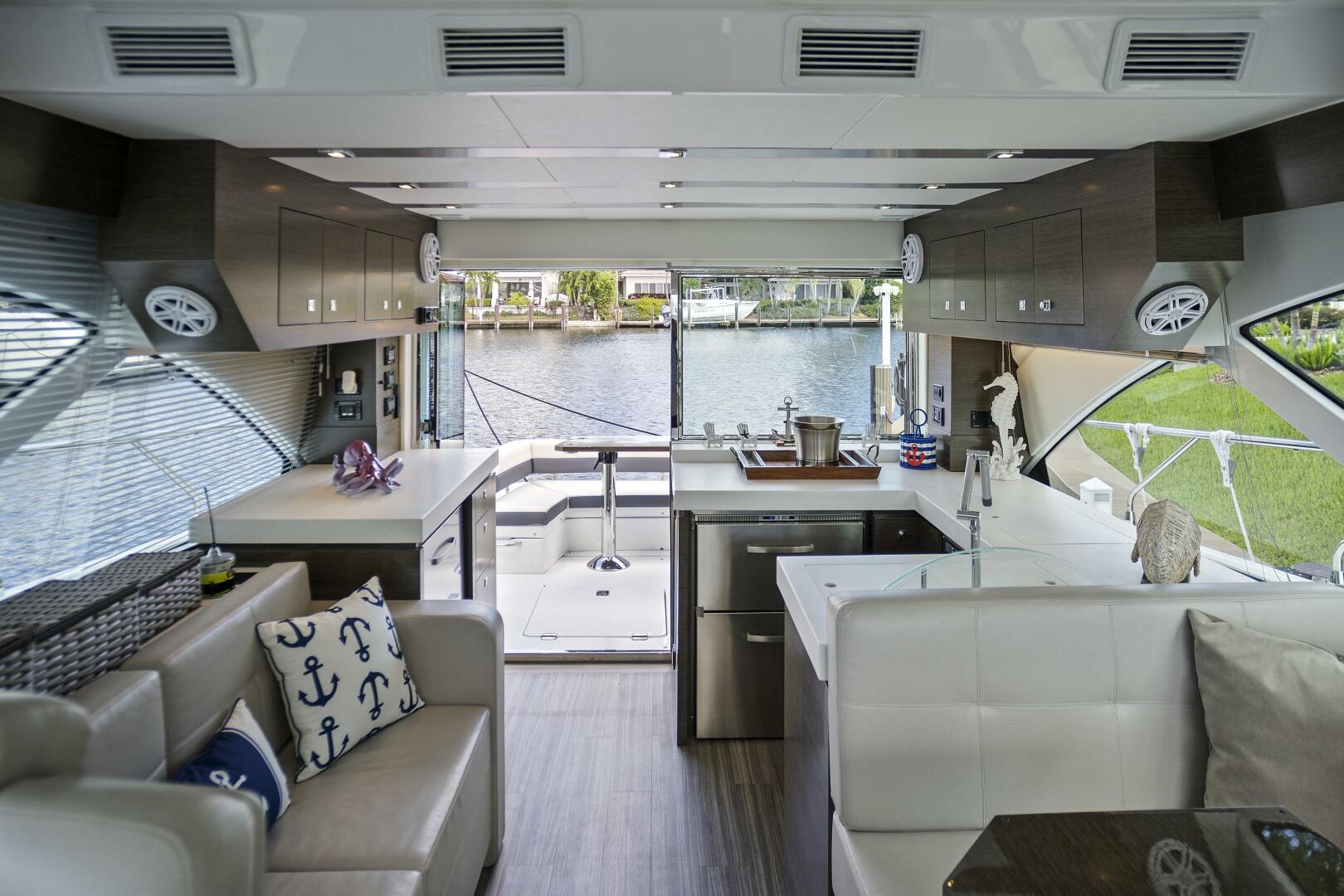 2019 Cruisers Yachts 54 Cantius - Image 21