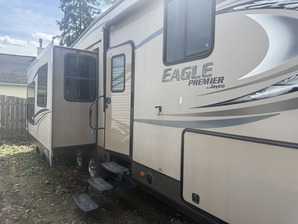 2013 Jayco 361 REQS - Image 4
