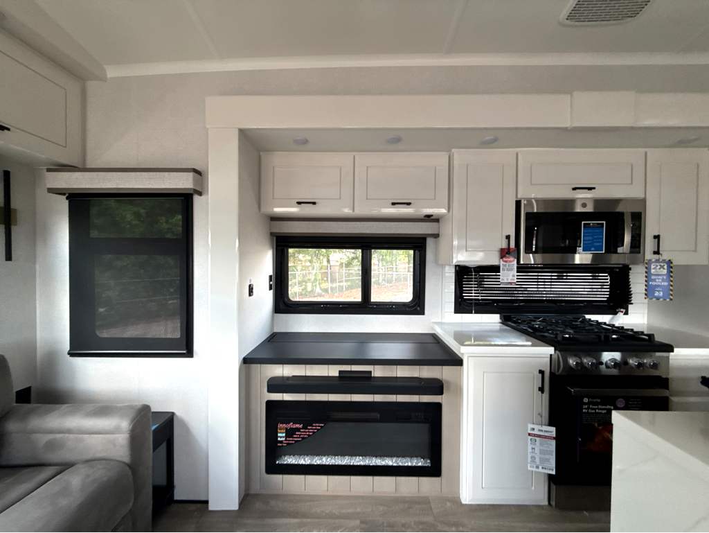 2027 JAYCO PINNACLE 32RLTS - Image 10