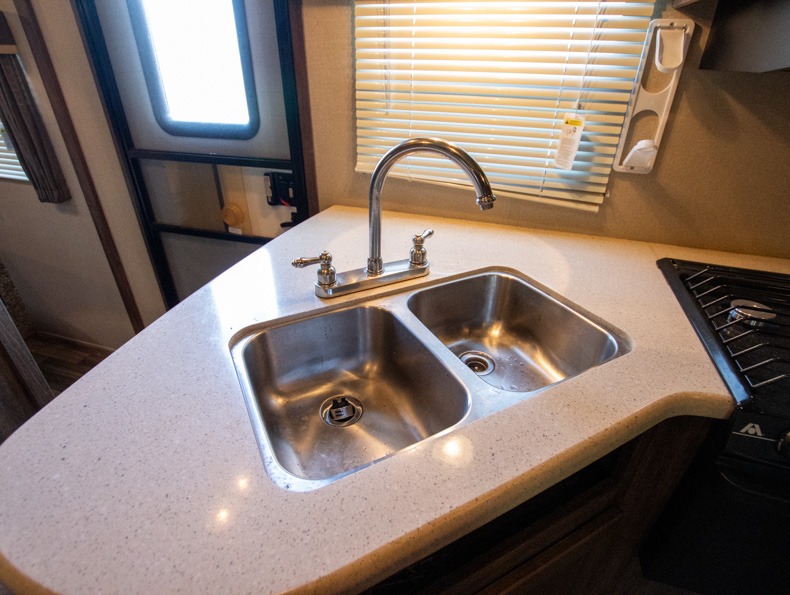 2016 Dutchmen RV Aerolite 242BHSL - Image 7