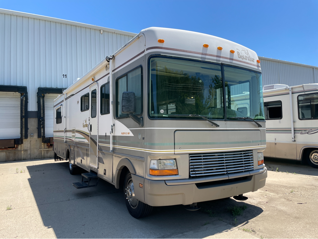 2000 Fleetwood Bounder 34T - Image 1