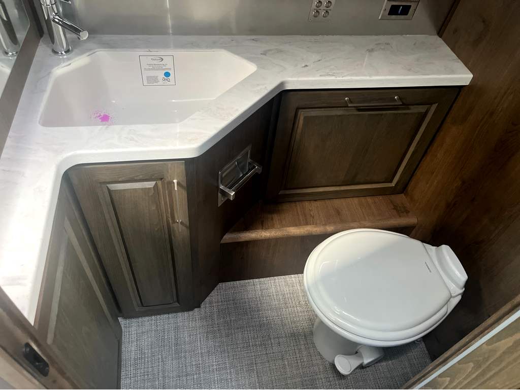 2026 AIRSTREAM CLASSIC 30RBT - Image 9