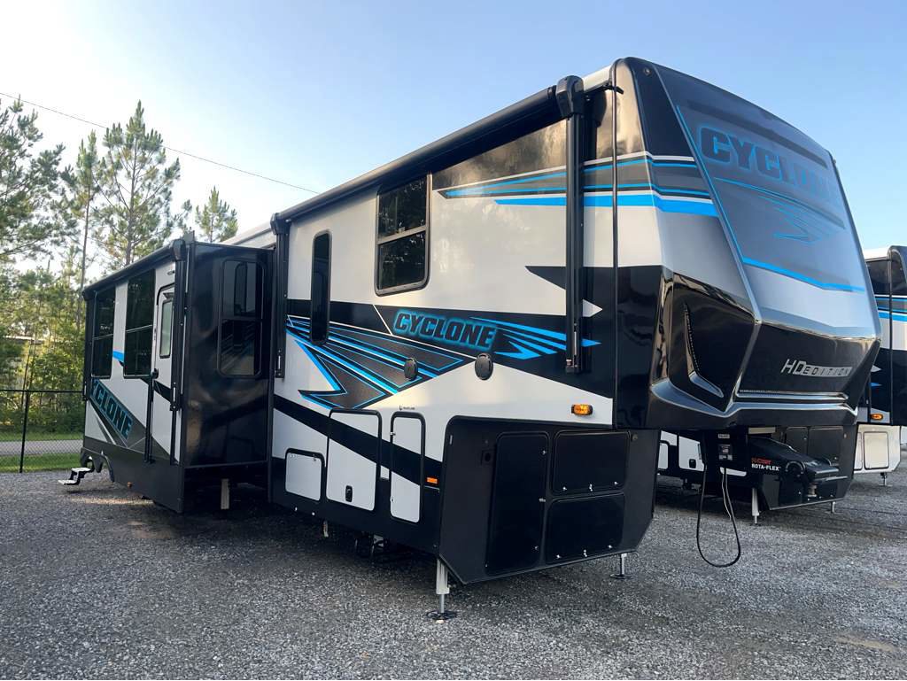 2026 HEARTLAND CYCLONE 4014C - Image 1