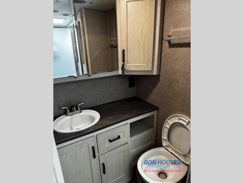 2022 WINNEBAGO 30T - Image 16