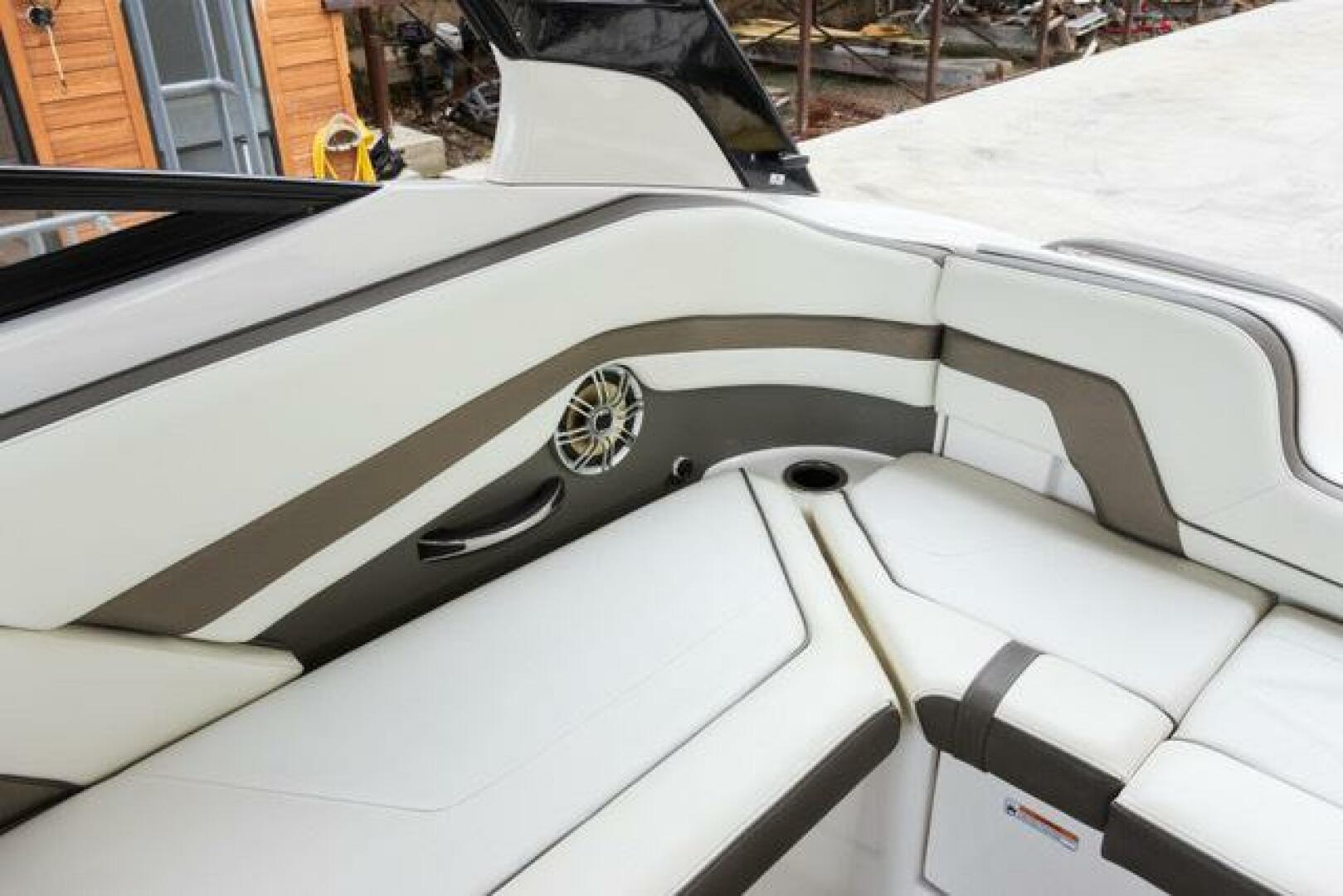 2016 Yamaha Boats 242 Limited S E-Series - Image 40