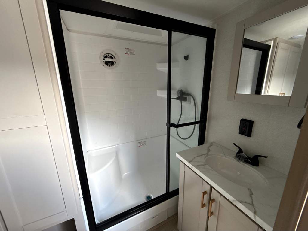 2027 JAYCO JAY FLIGHT BUNGALOW 404LOFT - Image 18