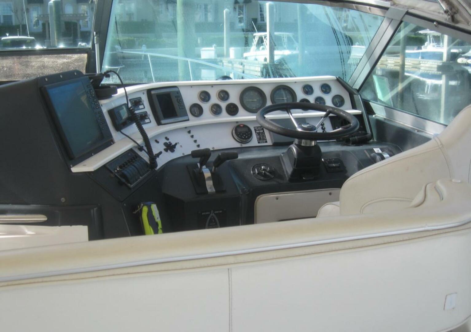 1993 Sea Ray 440 Sundancer - Image 9