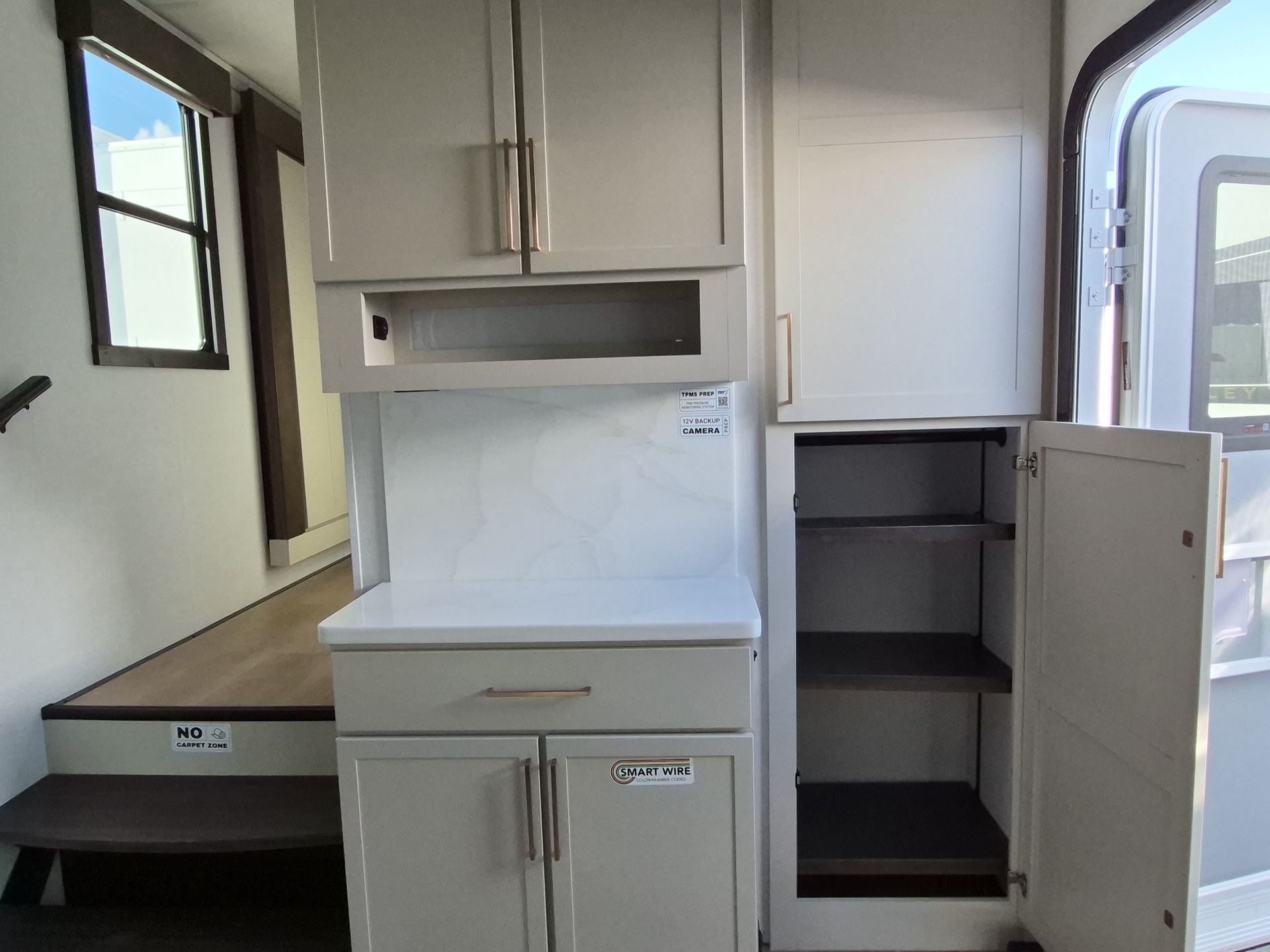 2027 Alliance RV Paradigm 340RL - Image 21