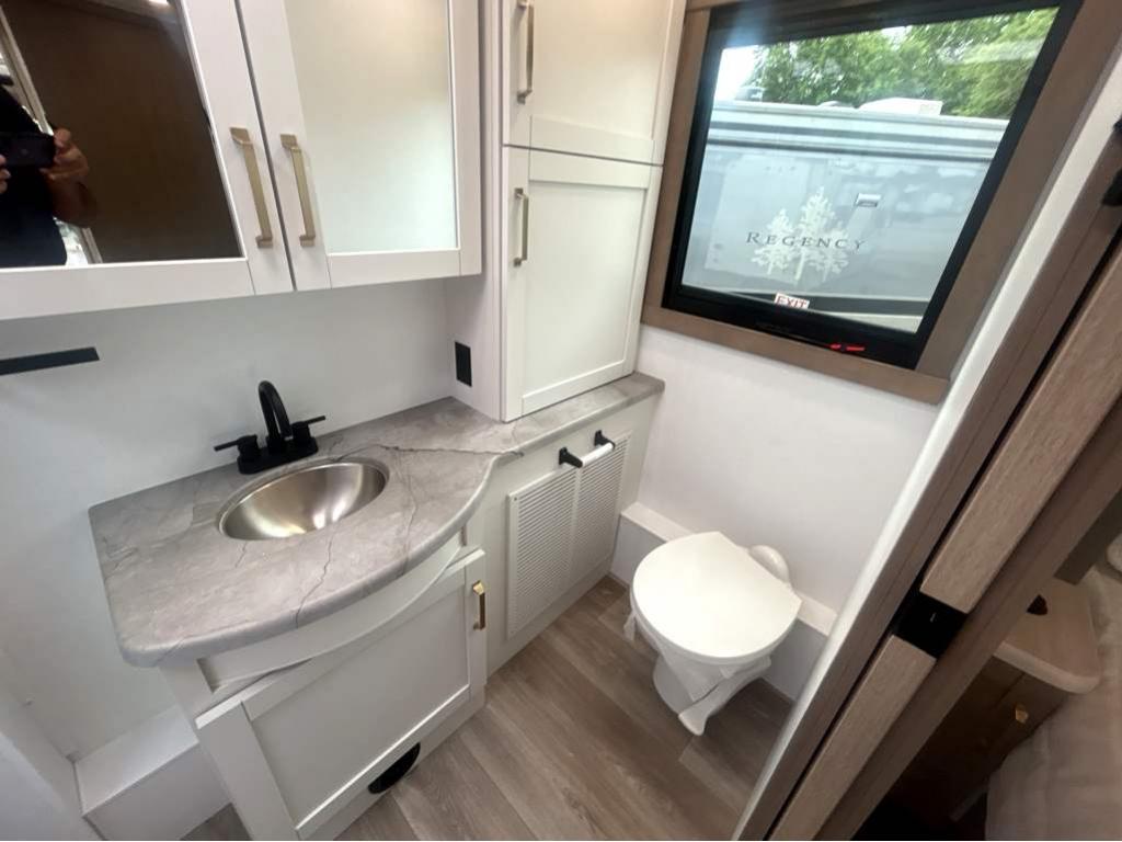 2027 ENTEGRA COACH VISION XL 36C - Image 32